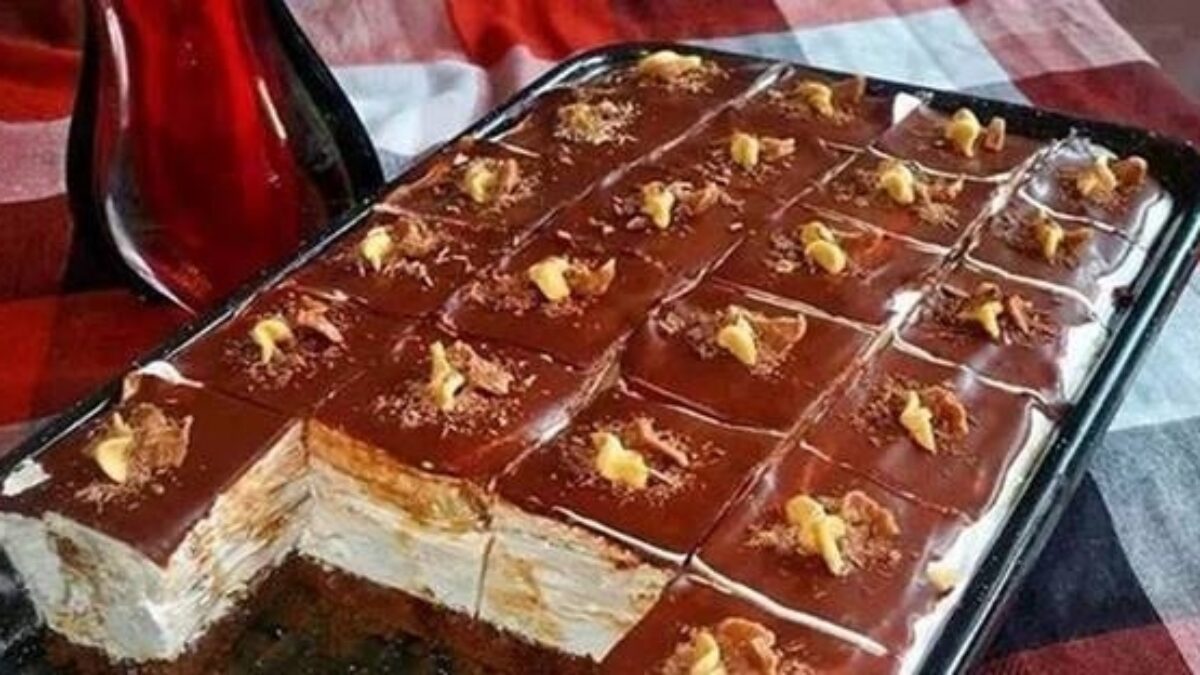 Konečne mám skvelý recept od susedky na moc báječnú maškrtu: Lahodné pudingové kocky so šľahačkou.