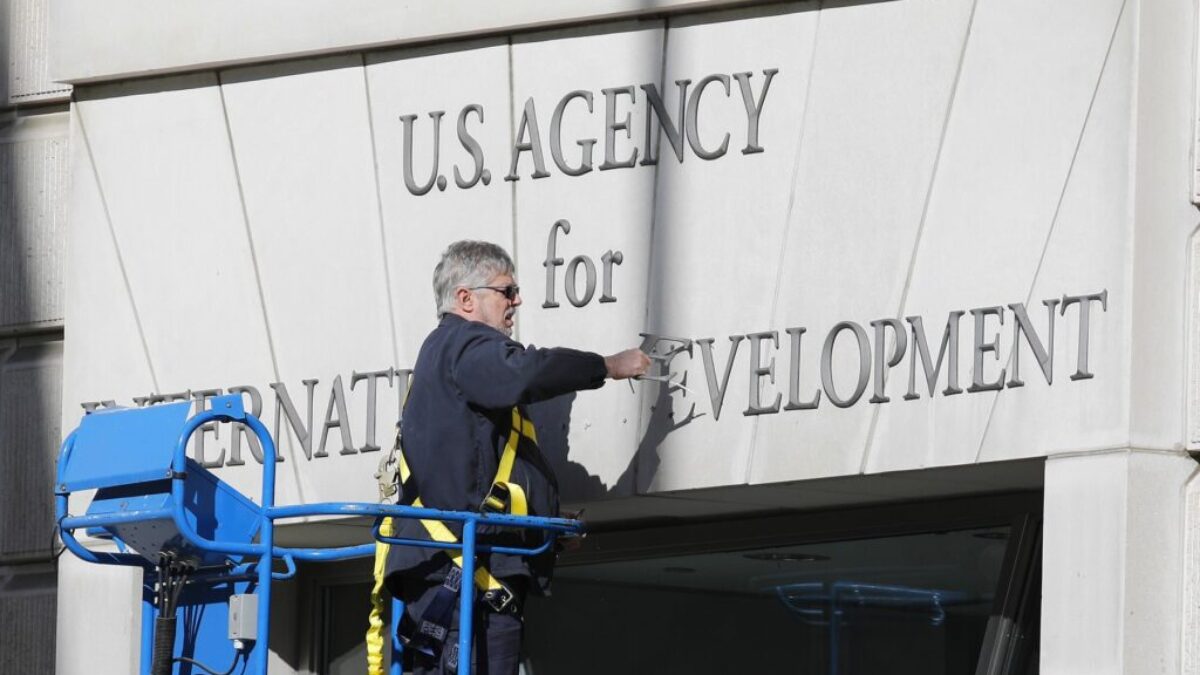 Všetci zamestnanci Americkej agentúry pre medzinárodný rozvoj (USAID) budú prepustení do 30. septembra
