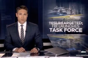 Zápalné zariadenia boli nájdené v predajni Tesla v Texase