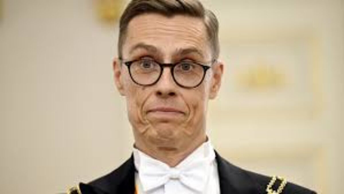 Alexander Stubb: Putin nechce mier! Preto musíme maximalizovať tlak na Putina, čo znamená viac sankcií, využitie zmrazených aktív a vlastne až po zuby militarizáciu Ukrajiny.