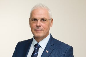 (Rozhovor) Karol Farkašovský: Najväčšou cnosťou a umením politika je schopnosť v...