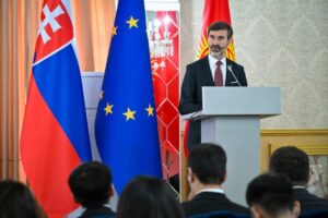 Kirgizsko je bránou do Strednej Ázie, slovenská delegácia na čele s Blanárom rok...