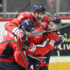 Ovečkin vyrovnal Gretzkého rekord 894 gólov v NHL, v zápase skóroval aj Fehérvár...