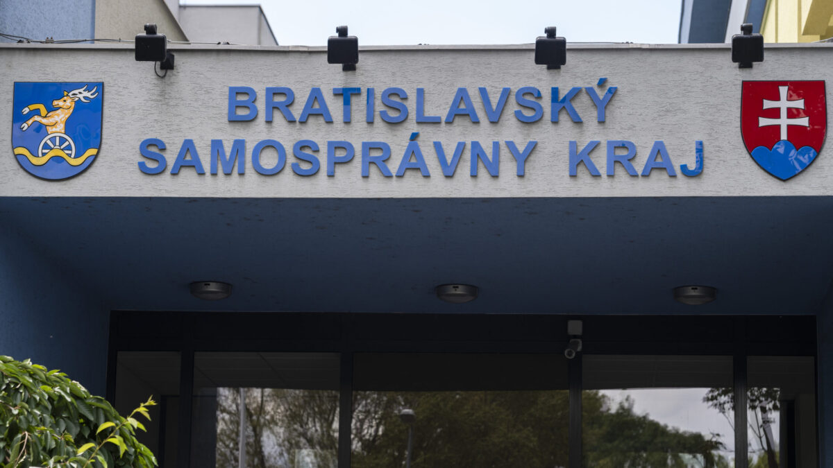 BSK: Mimoriadne zastavovanie rýchlikov v Pezinku a dočasné obmedzenia na trati Nitra – Trnava
