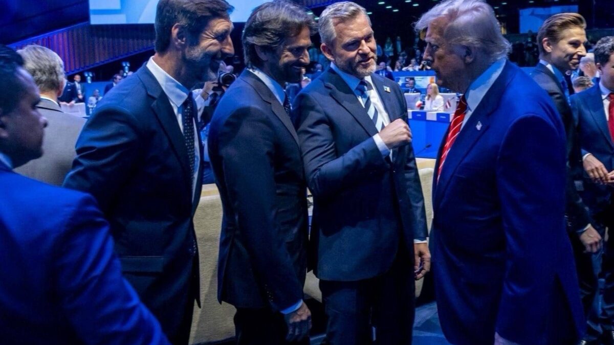 Slovenská národná strana vyjadruje hlboké sklamanie z toho, že prezident Slovenskej republiky nezabojoval na rokovaní NATO o pozíciu, ktorú dosiahol španielsky premiér
