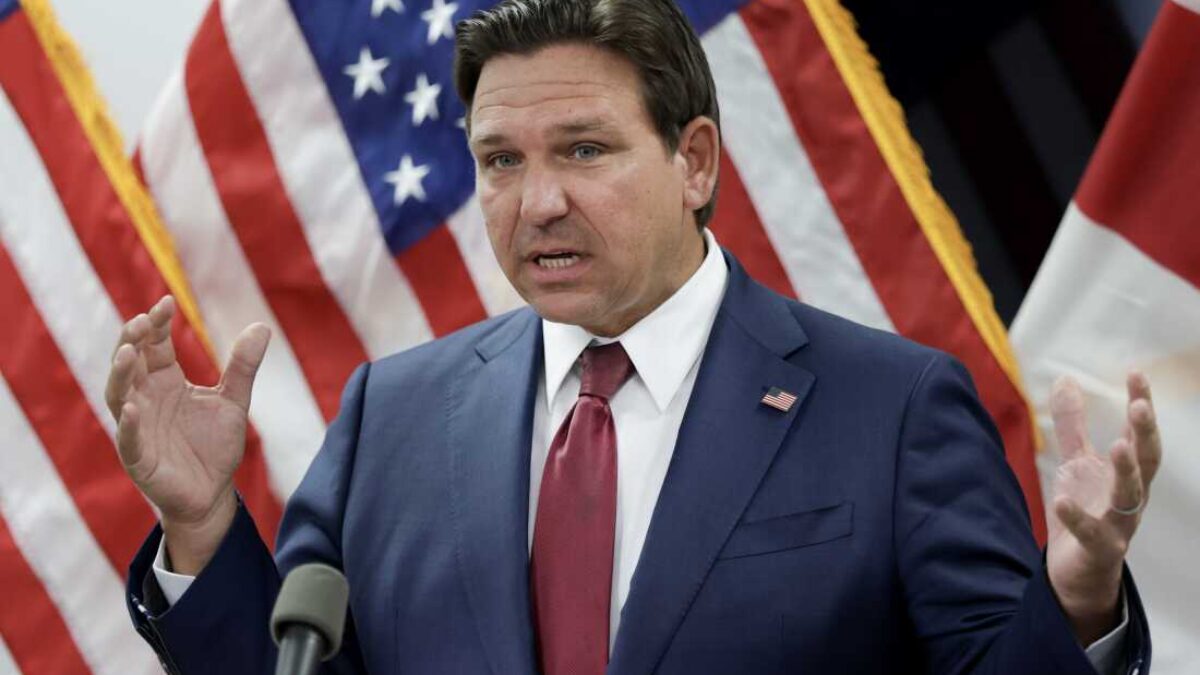 Guvernér Floridy Ron DeSantis podpísal nový zákon zakazujúci geoinžinierstvo a modifikáciu počasia na oblohe nad štátom