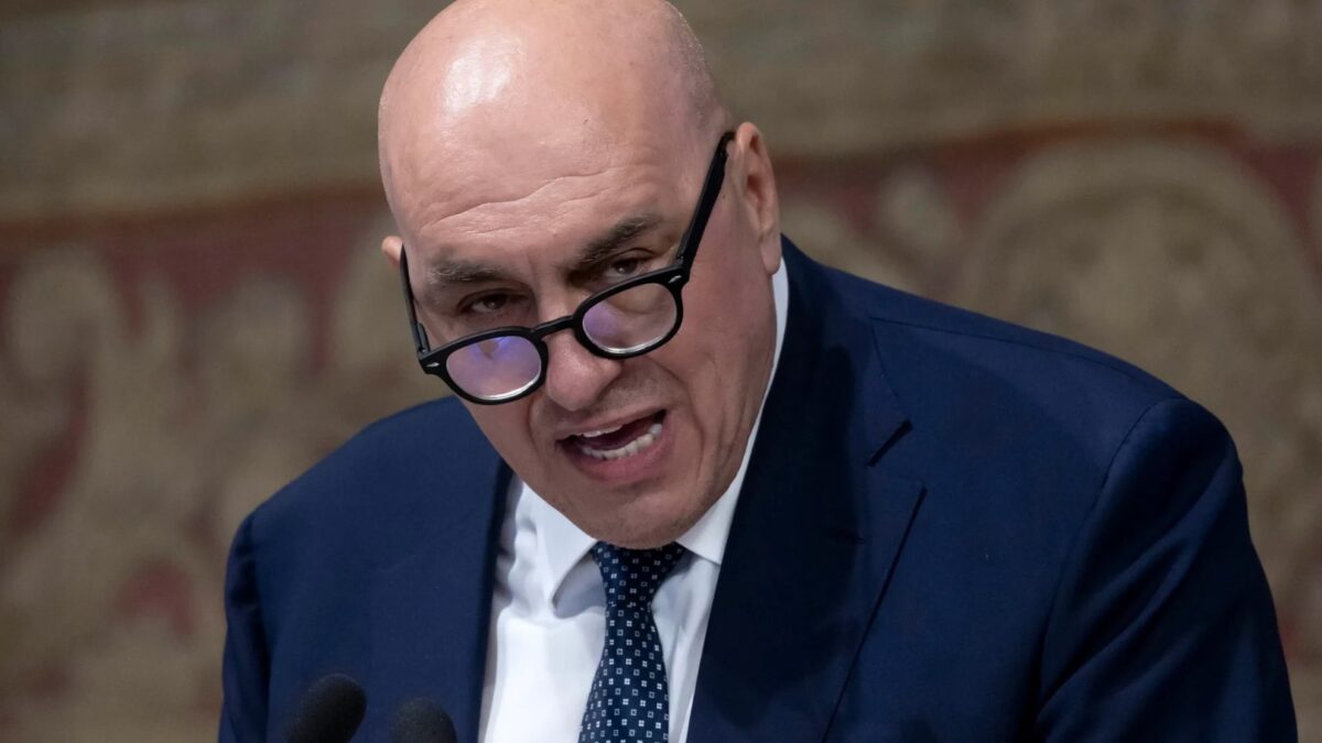 Taliansky minister obrany Guido Crosetto: NATO už nemá právo na existenciu