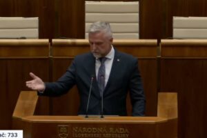 T. GAŠPAR: POSLANEC KDH ALEBO PS? MAJERSKÉHO HODNOTY SA ROZPÚŠŤAJÚ AKO ĽAD V LET...
