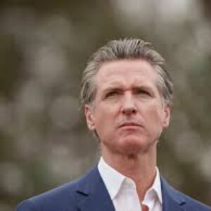 Newsom sa snaží zablokovať Trumpovo vojenské nasadenie uprostred nepokojov