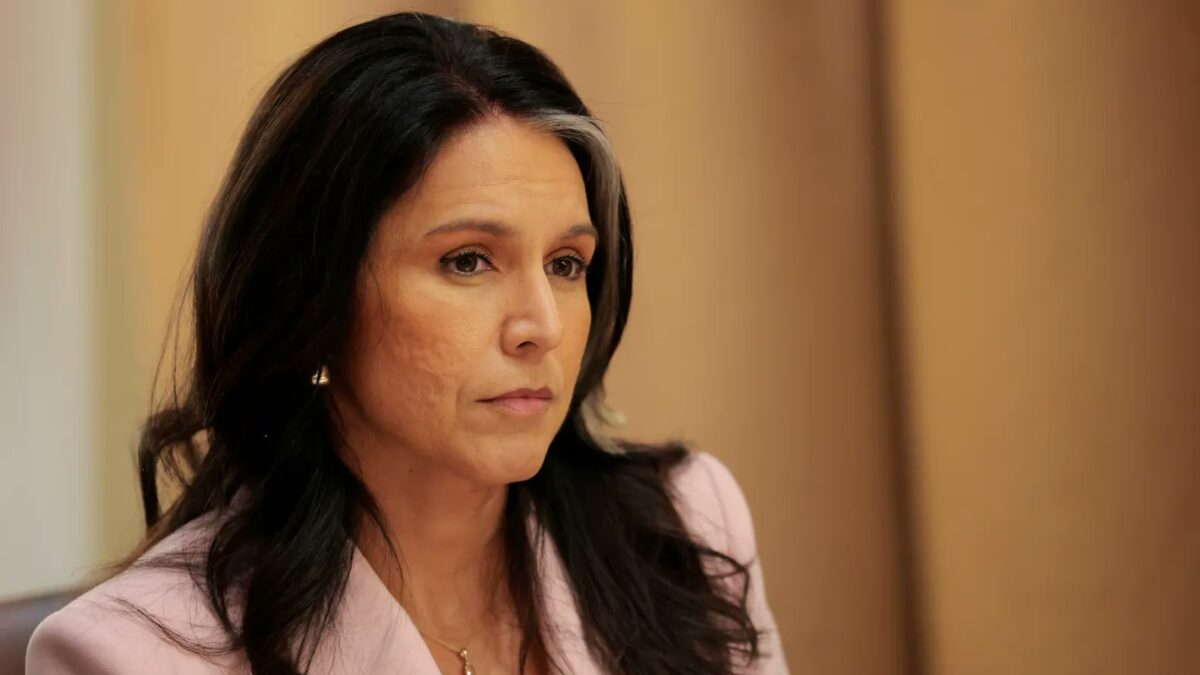 Riaditeľka Národnej spravodajskej služby Tulsi Gabbard tvrdí, že nepokoje v Los Angeles sú údajne koordinované a financované.