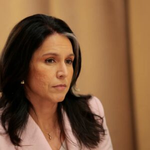 Riaditeľka Národnej spravodajskej služby Tulsi Gabbard tvrdí, že nepokoje v Los ...
