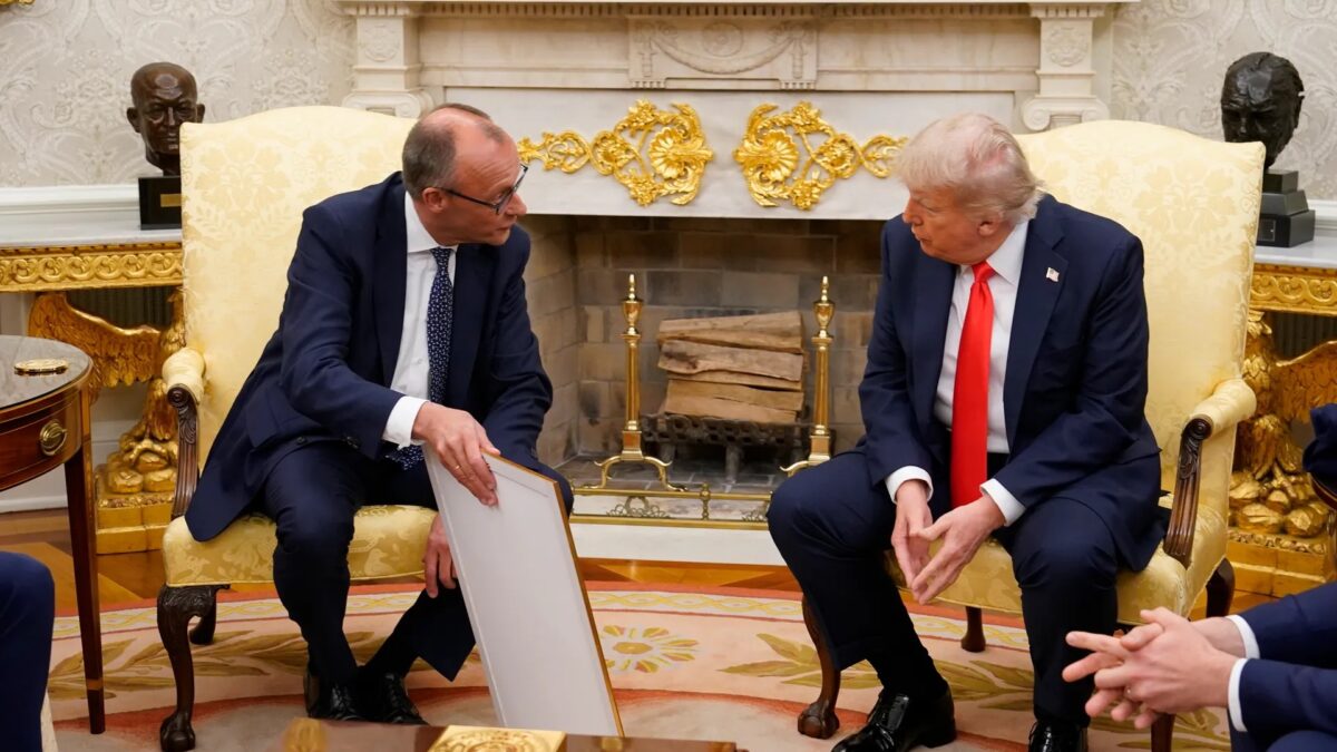 Spiegel nie je spokojný so správaním kancelára Merza počas stretnutia s americkým prezidentom vo Washingtone