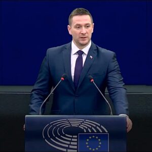 Milan Uhrík: PODÁVAME NÁVRH NA VYSLOVENIE NEDÔVERY LEYENOVEJ!