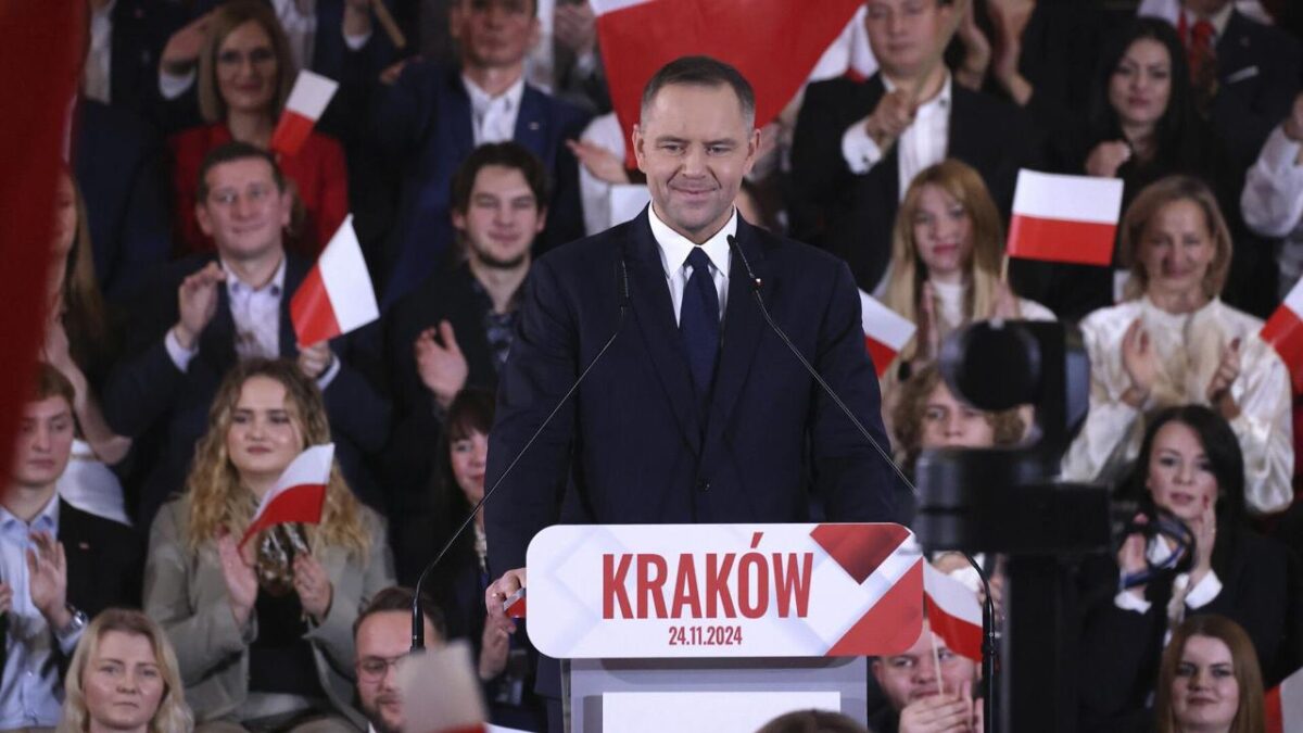 Nawrocki vyhral prezidentské voľby v Poľsku po sčítaní 100 % hlasov