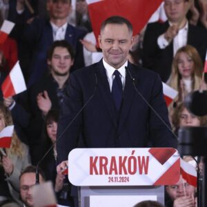 Nawrocki vyhral prezidentské voľby v Poľsku po sčítaní 100 % hlasov
