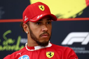 Vyhrá Lewis Hamilton v tejto sezóne s Ferrari Veľkú cenu?