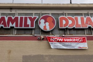 Strecha obchodu Family Dollar sa zrútila a zabila 68-ročného muža dva dni po tom...