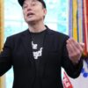 Elon Musk tvrdí, že Tesla začne budúci rok pridávať do svojej robotaxí siete voz...