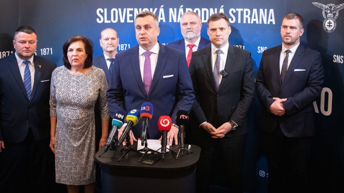 Slovenská národná strana vyjadruje plnú podporu pánovi premiérovi Robertovi Ficovi, aby nehlasoval za 18. balík protiruských sankcií