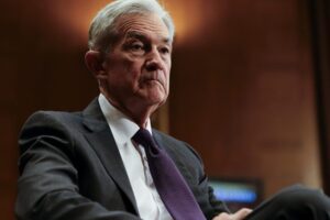 Riziko Powellovho odvolania je podhodnotené, tvrdí stratég Deutsche Bank.