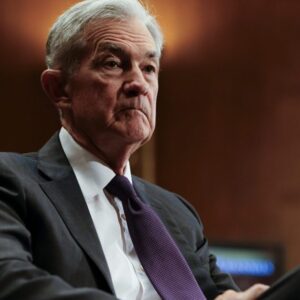 Riziko Powellovho odvolania je podhodnotené, tvrdí stratég Deutsche Bank.