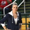 Becky Hammon označuje rozhodcov WNBA za „otrasných“ po prehre Las Vegas Aces s W...