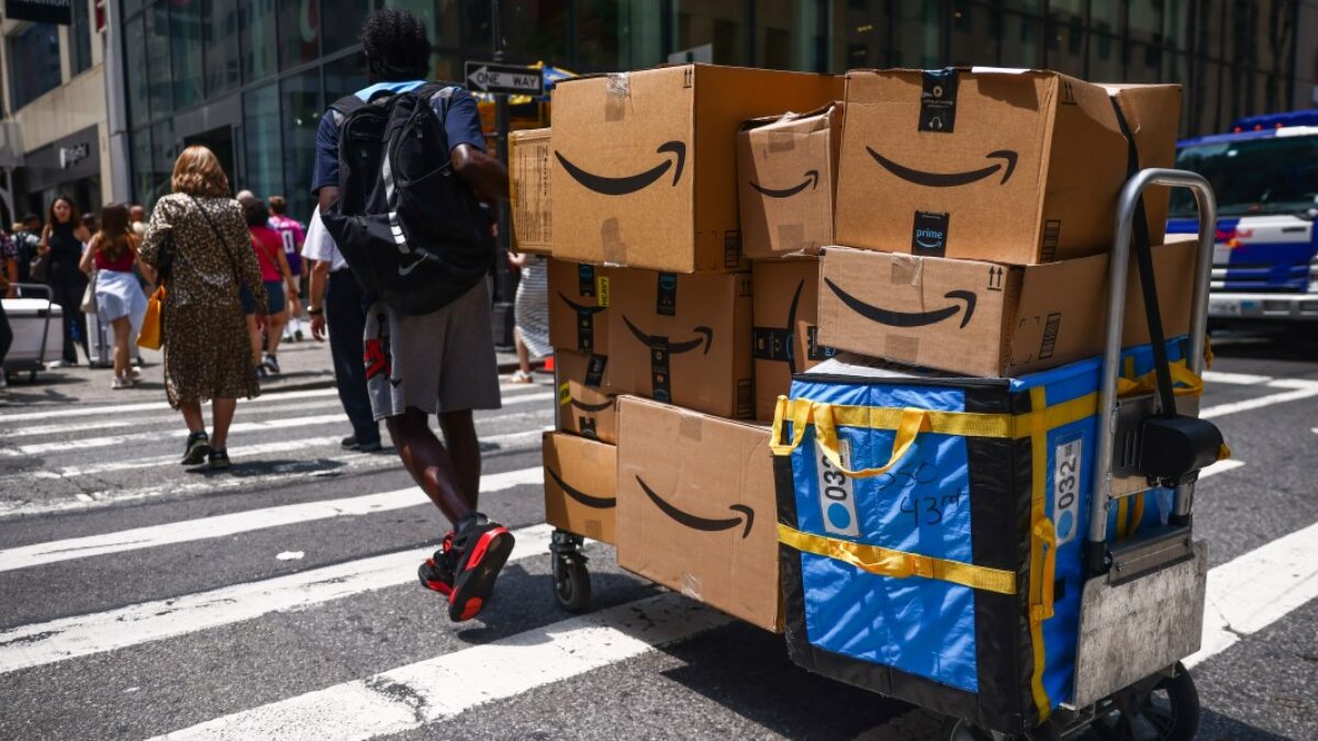 Tento rok je Amazon Prime Day najviac nepredvídateľný vôbec kvôli clám a umelej inteligencii.
