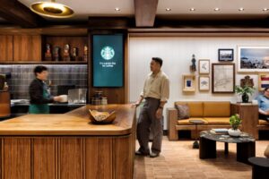 Starbucks vytvára model „kaviarne budúcnosti“ s pohodlnými kreslami a pohovkami,...