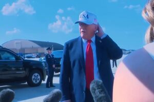 Trump bráni spomalenie dodávok zbraní do Ukrajiny: Amerika je na prvom mieste
