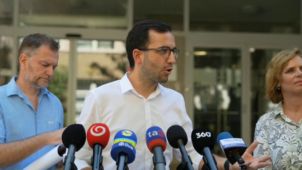 Reakcia na ministra Takáča, ktorý pripravil farmárov o 216 miliónov eur