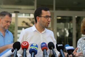 Reakcia na ministra Takáča, ktorý pripravil farmárov o 216 miliónov eur