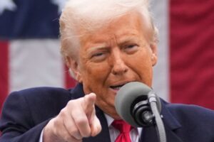 Trump plánuje oznámiť krajinám americké clo až do výšky 70 %.
