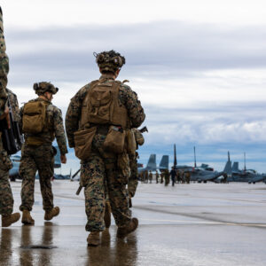Pentagon vysiela 200 námorných pešiakov do výcvikových stredisiek ICE na Floride...
