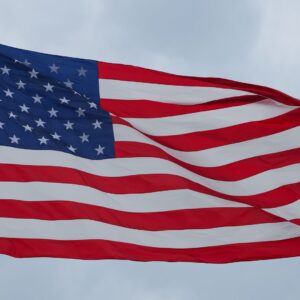 Hrdosť byť Američanom naďalej klesá: prieskum