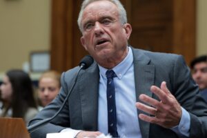 RFK Jr. chce, aby viac ľudí nosilo zdravotné wearable zariadenia v mene ‚MAHA‘.
