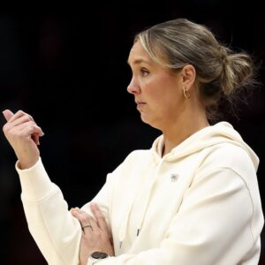 Detaily o predĺžení zmluvy Kim Caldwell: Trénerka ženského basketbalového tímu T...