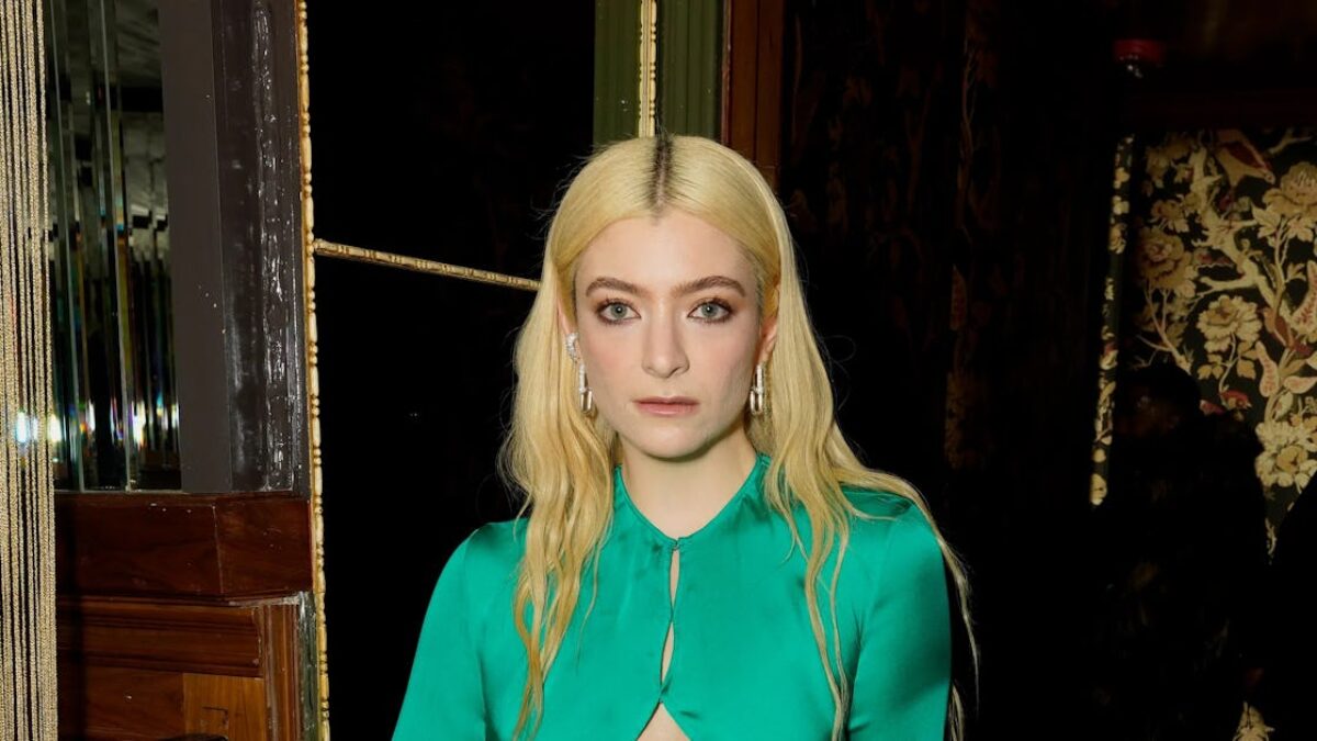 Lorde sa konečne prestala brániť sláve
