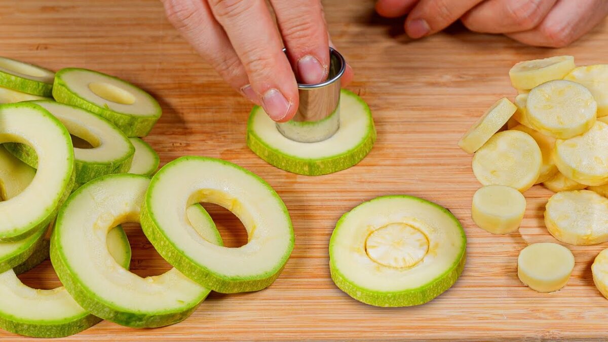Ak máš 1 cuketu, priprav si tento ľahký a chutný recept! 2 spôsoby prípravy.