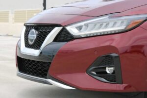 Nissan stále predáva sedan, ktorý prestal vyrábať pred dvoma rokmi.