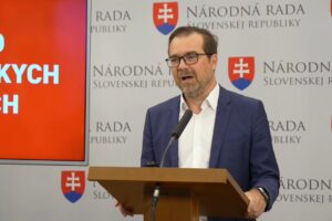 NAŽIVO: Minister Šaško nerešpektuje uznesenie výboru