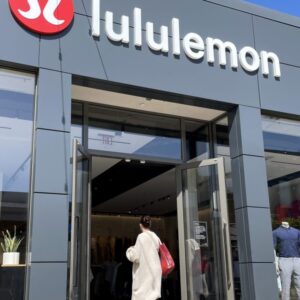 Lululemon má dosť dupe kultúry Gen Z a žaluže Costco za údajné kradnutie dizajno...