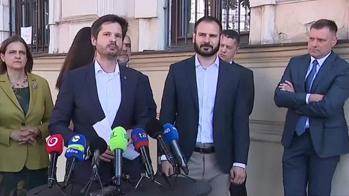 Opoziční poslanci tlačia na mimoriadny výbor pre Gabčíkovo, Taraba neveriacky v tieni