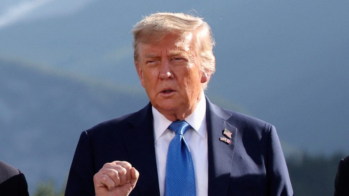 Iránsky klerik nepriamo pohrozil Trumpovi smrťou