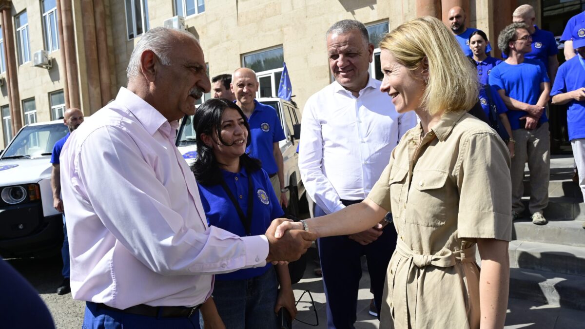 EÚ začína s Arménskom konzultácie o obrane. Cieľom je prehĺbenie spolupráce.