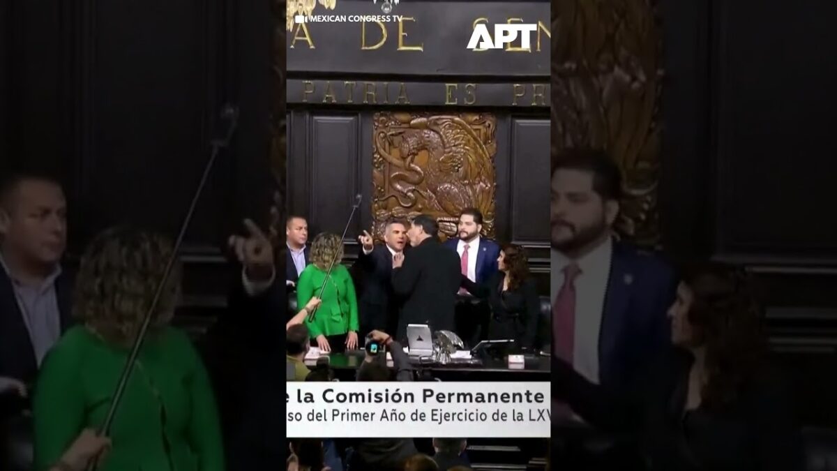 Bitka v Mexickom Senáte počas debaty o armáde!