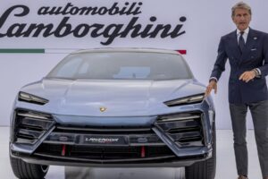 Generálny riaditeľ Lamborghini varuje, že clá dokonca prinútili aj ich najbohatš...