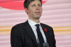 Sam Altman tvrdí, že kolegovia sú radi, že je teraz otcom, pretože si myslia, že...