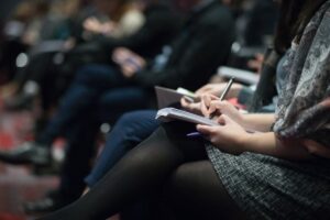 Novinári na voľnej nohe v Európe: náklady nezávislosti