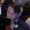 Home Depot ťahá Dow nahor, Wall Street v lete stagnuje.