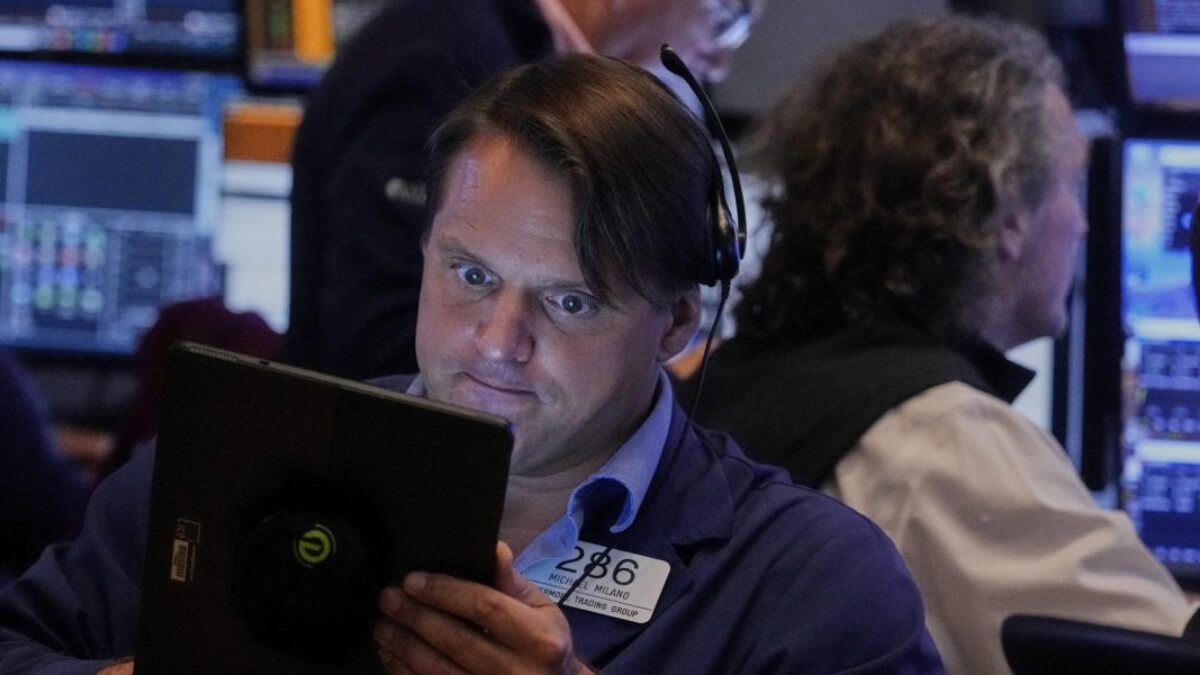 Home Depot ťahá Dow nahor, Wall Street v lete stagnuje.